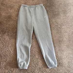 Nike Single Logo Joggers (Grey)